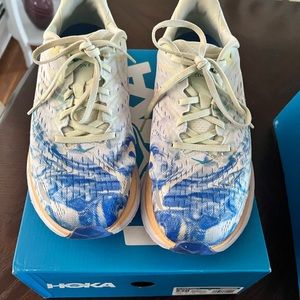 HOKA Clifton 8 running sneakers